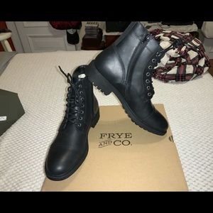 NWT FRYE men’s CODY black boots.  Zippered 11.